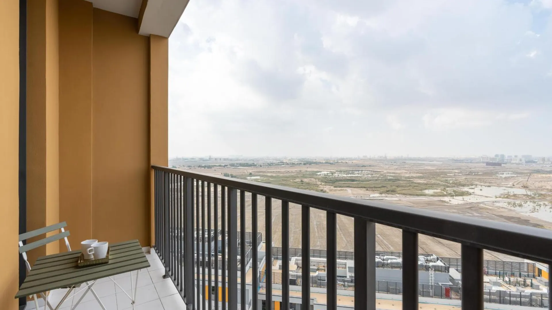 Vacay Lettings - Spacious Studio Apartment - Production City Ντουμπάι