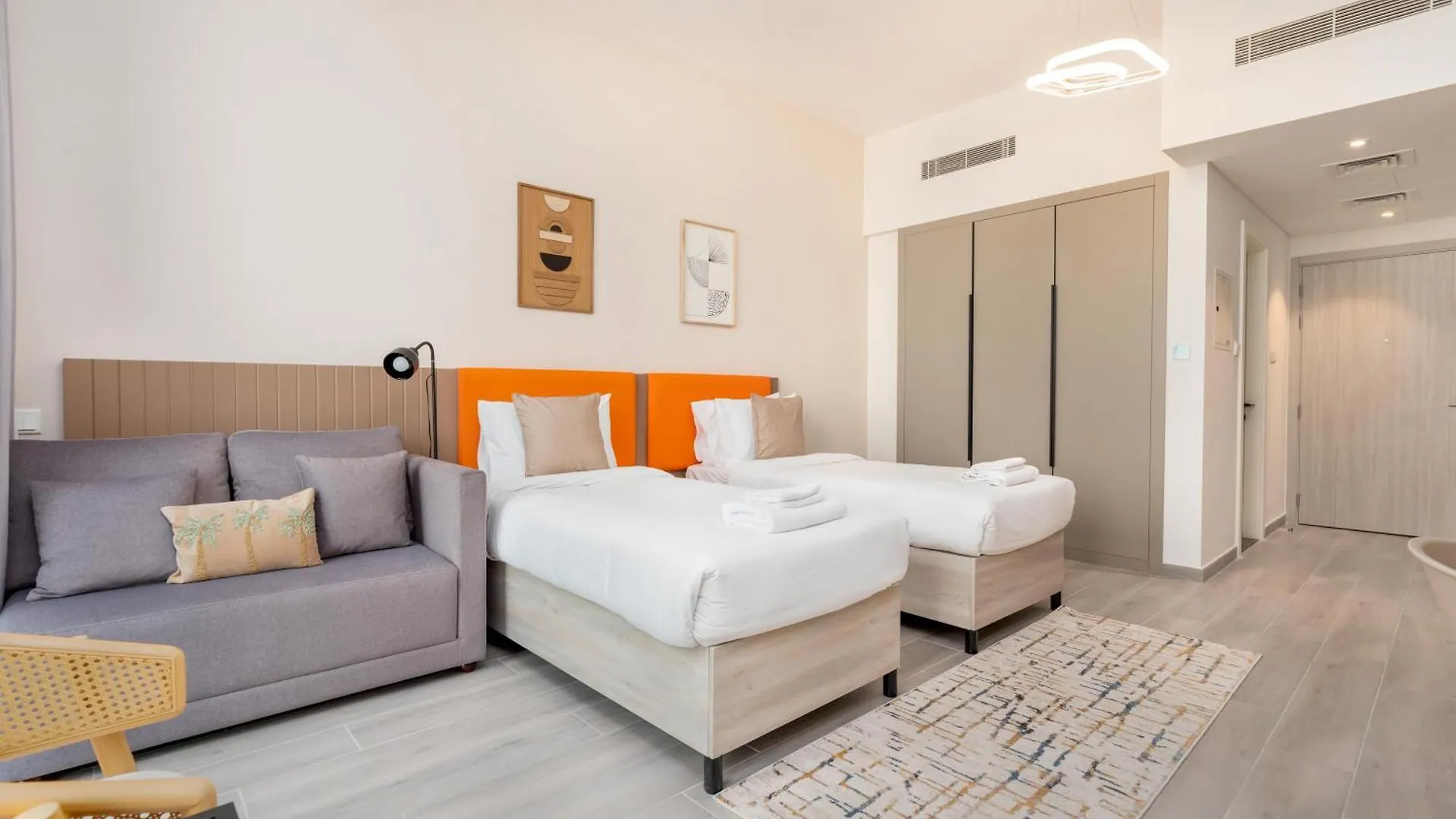 Vacay Lettings - Spacious Studio Apartment - Production City Ντουμπάι Ηνωμένα Αραβικά Εμιράτα