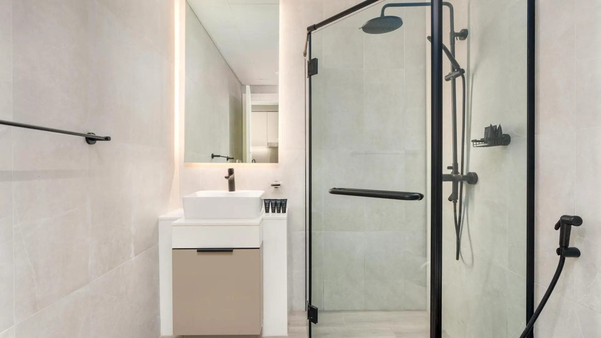 דובאי Vacay Lettings - Spacious Studio Apartment - Production City איחוד האמירויות הערביות