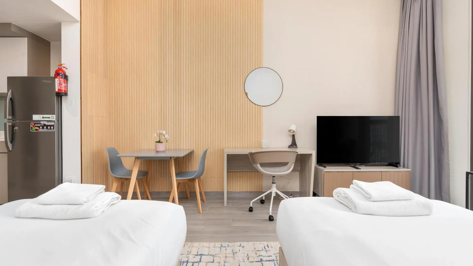 דובאי Vacay Lettings - Spacious Studio Apartment - Production City