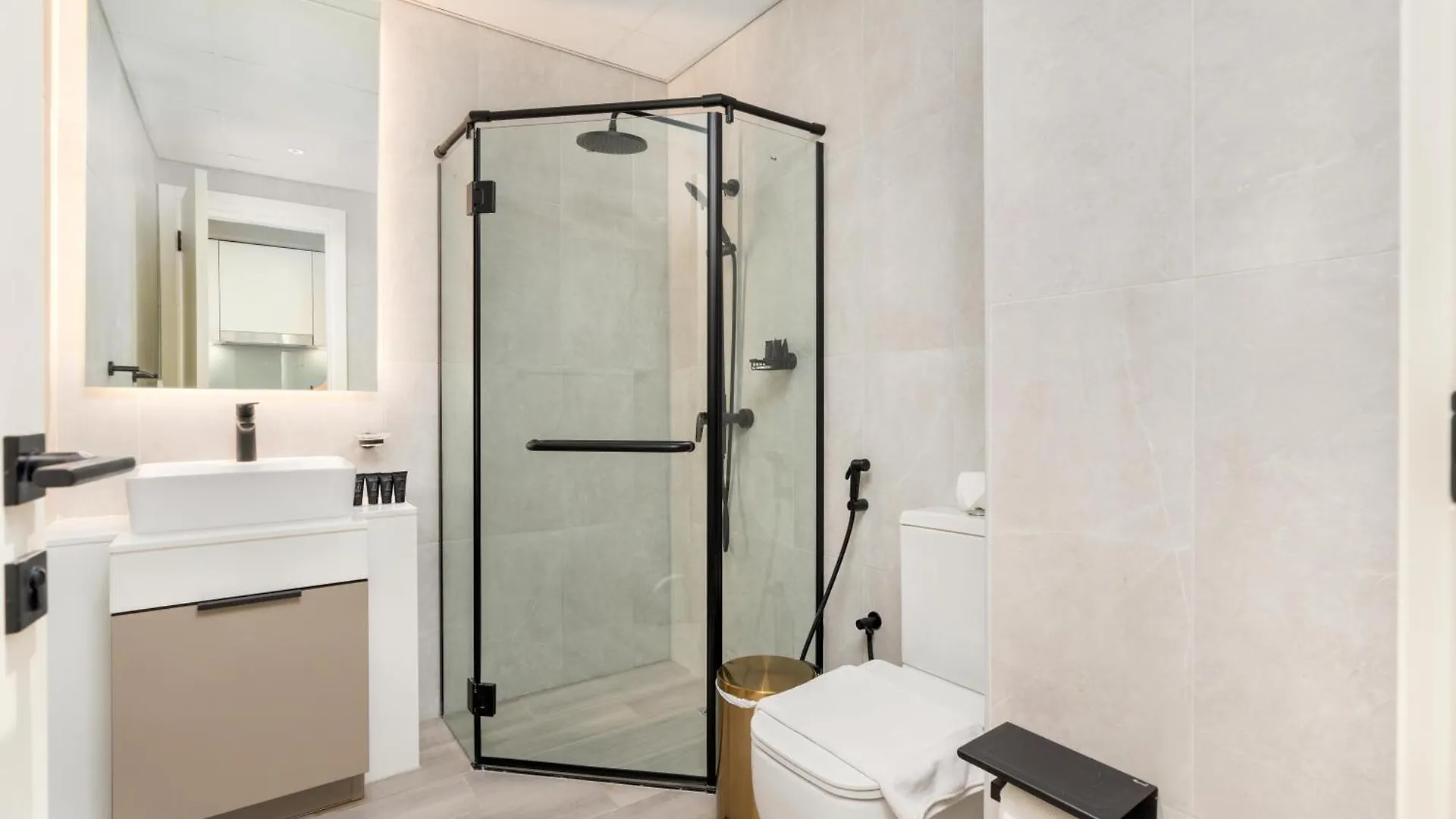 דובאי Vacay Lettings - Spacious Studio Apartment - Production City